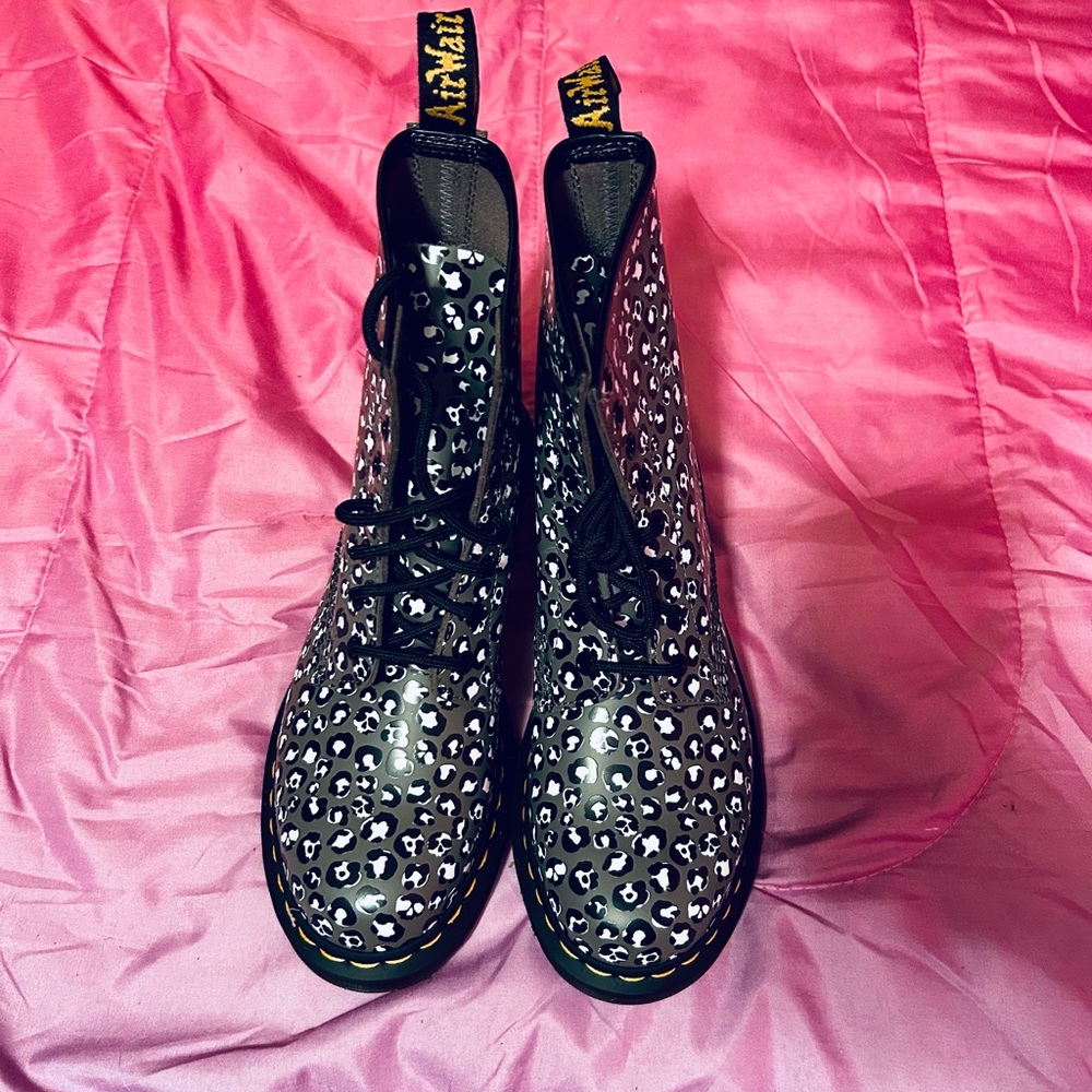 1460 WOMEN'S LEOPARD SMOOTH LEATHER LACE UP BOOTS